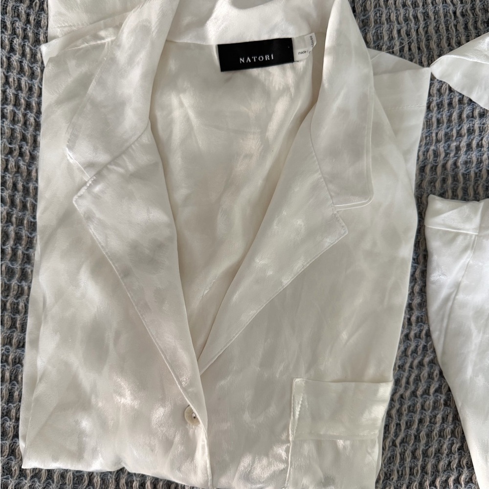 Natori Decadence Cream Pajamas Set with robe - Picture 3 of 10